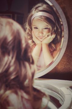 girl_mirror